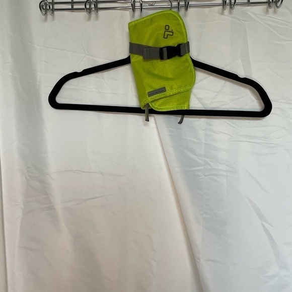 Travelon/ Tech Accessory Organizer Lime green​​​​​​​​​​​ - Picture 7 of 7